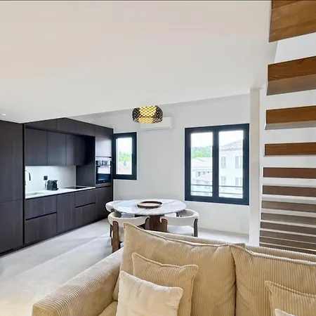 Chic - Free Parking - Center Apartmán