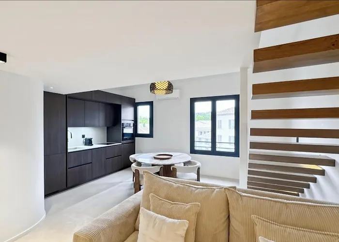 Chic - Free Parking - Center Apartment